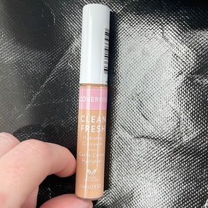 COVERGIRL Clean Fresh Hydrating Concealer Light Pale 340